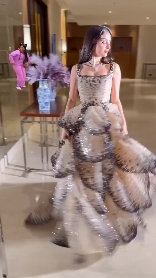 Akaber Dress